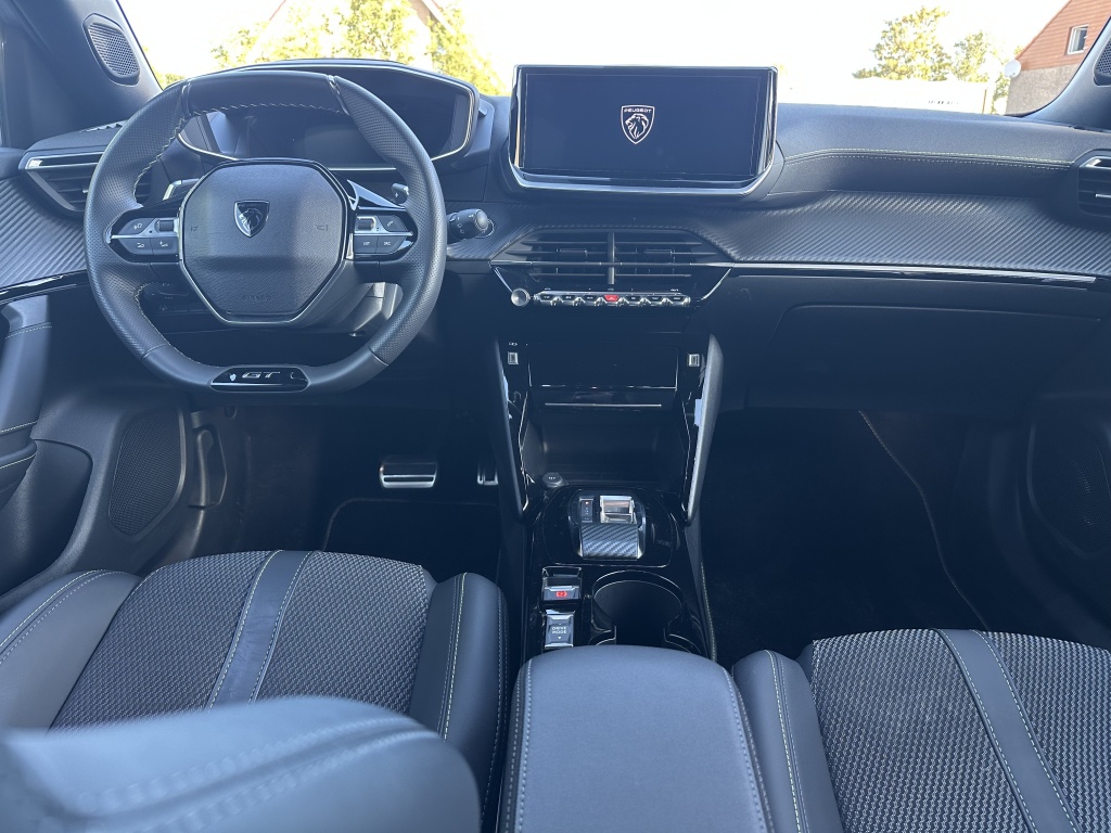 Peugeot 2008 Peugeot 2008 1.2 Hybrid 136 GT | Camera voor & achter | Adaptive cruise control |