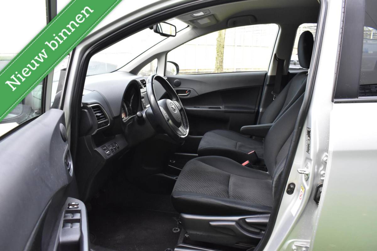 Toyota Verso-S Toyota Verso-S 1.3 VVT-i NAVIGATIE/CAMERA/PDC/CLIMA/ETC.!