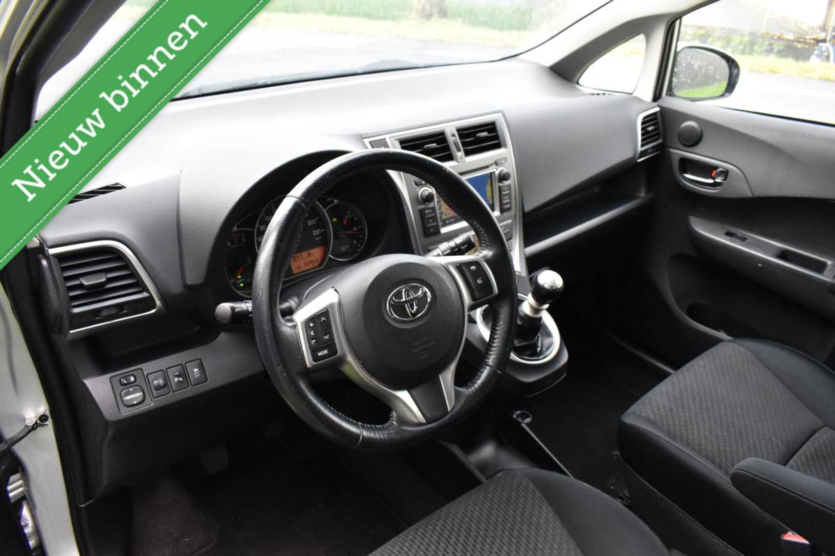 Toyota Verso-S Toyota Verso-S 1.3 VVT-i NAVIGATIE/CAMERA/PDC/CLIMA/ETC.!