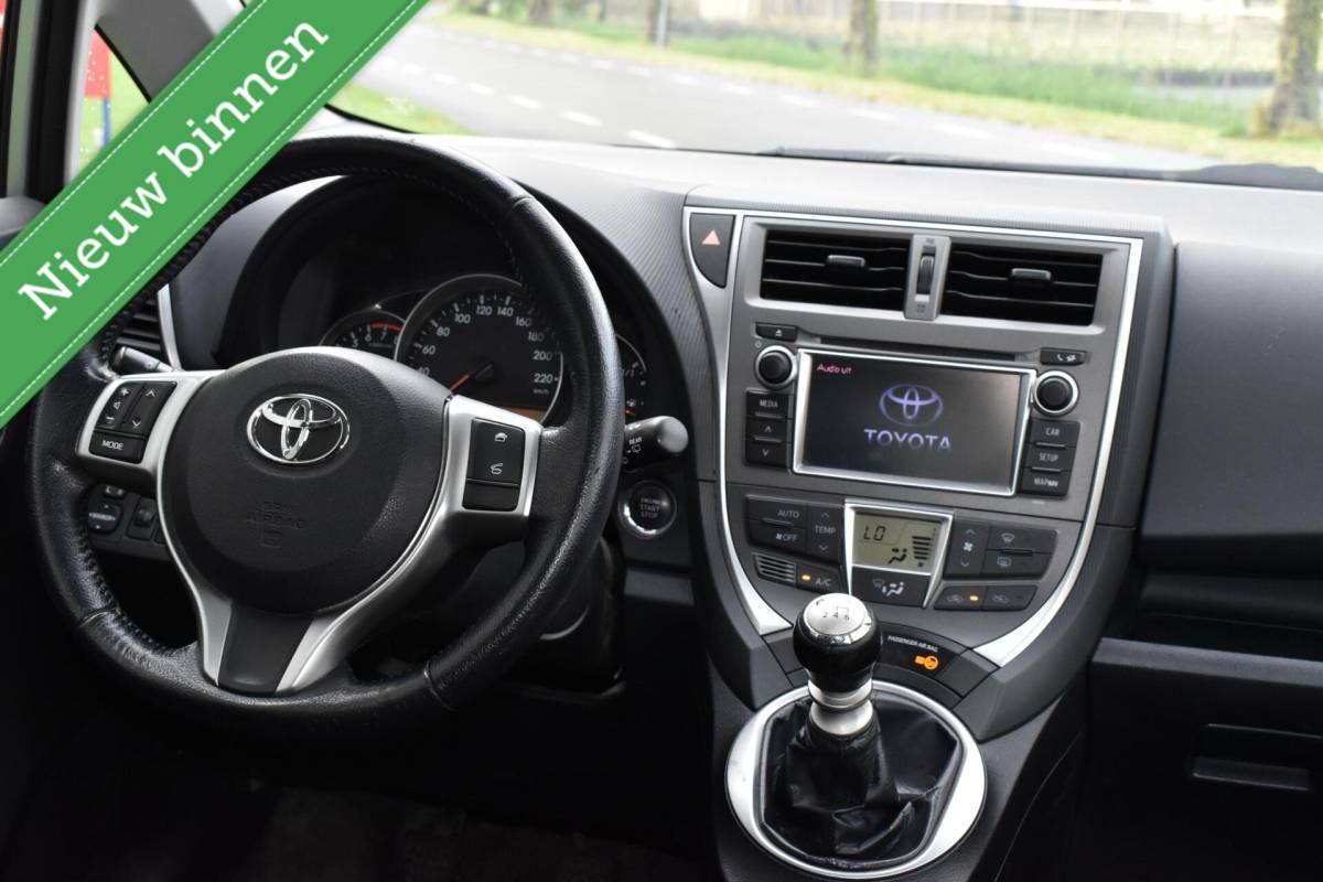 Toyota Verso-S Toyota Verso-S 1.3 VVT-i NAVIGATIE/CAMERA/PDC/CLIMA/ETC.!