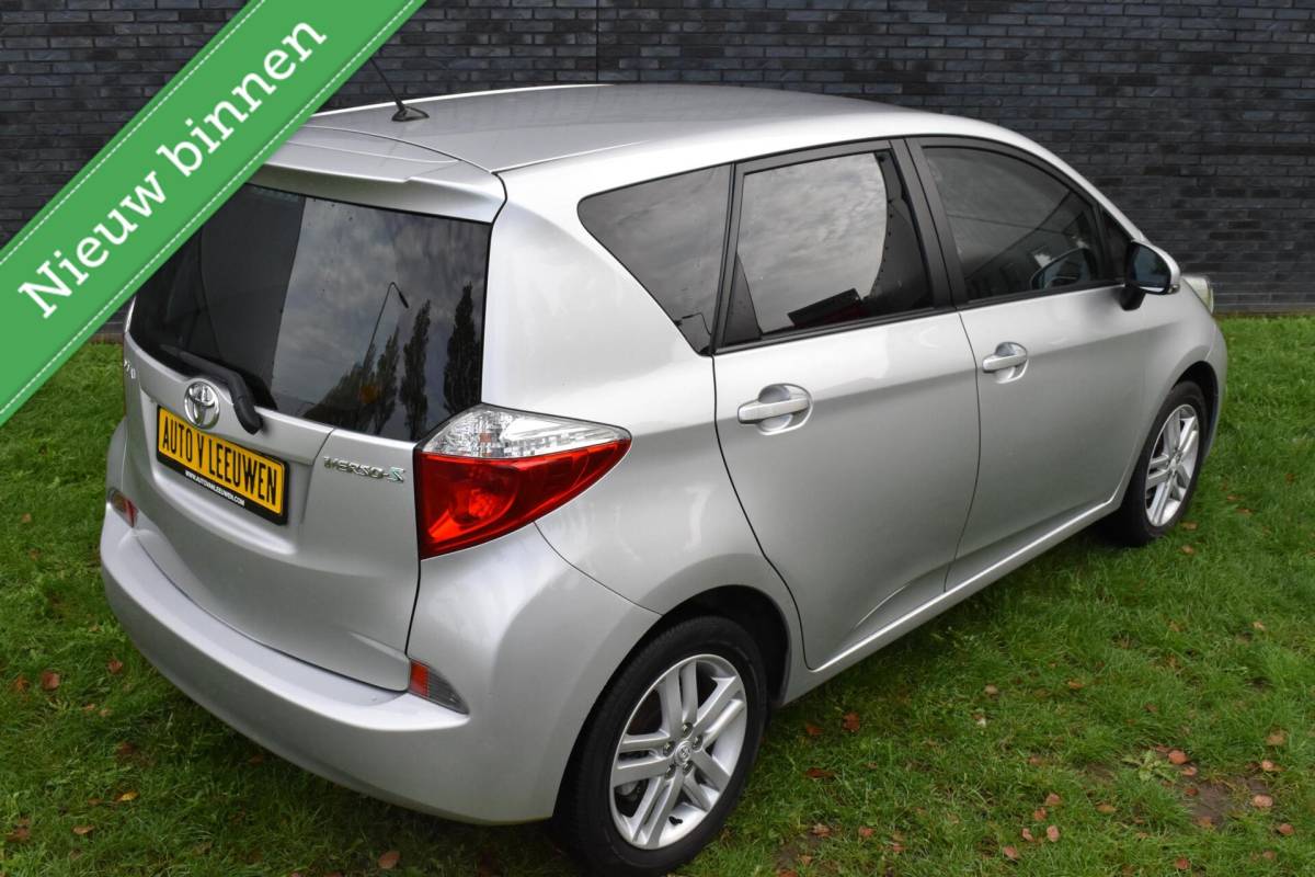 Toyota Verso-S Toyota Verso-S 1.3 VVT-i NAVIGATIE/CAMERA/PDC/CLIMA/ETC.!