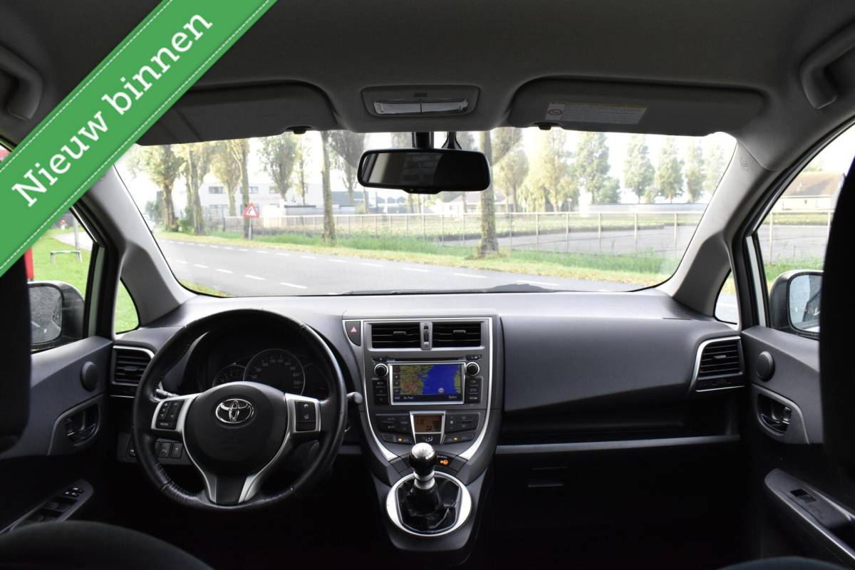 Toyota Verso-S Toyota Verso-S 1.3 VVT-i NAVIGATIE/CAMERA/PDC/CLIMA/ETC.!
