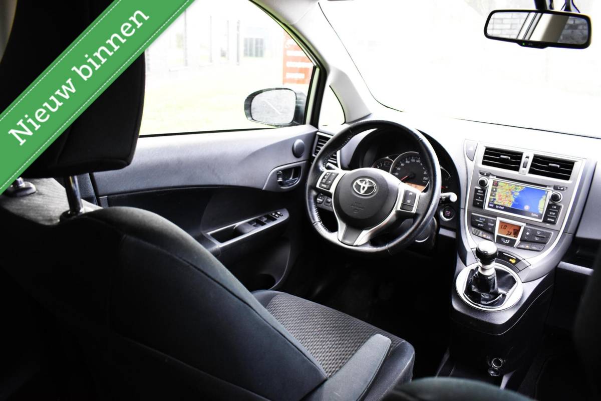 Toyota Verso-S Toyota Verso-S 1.3 VVT-i NAVIGATIE/CAMERA/PDC/CLIMA/ETC.!