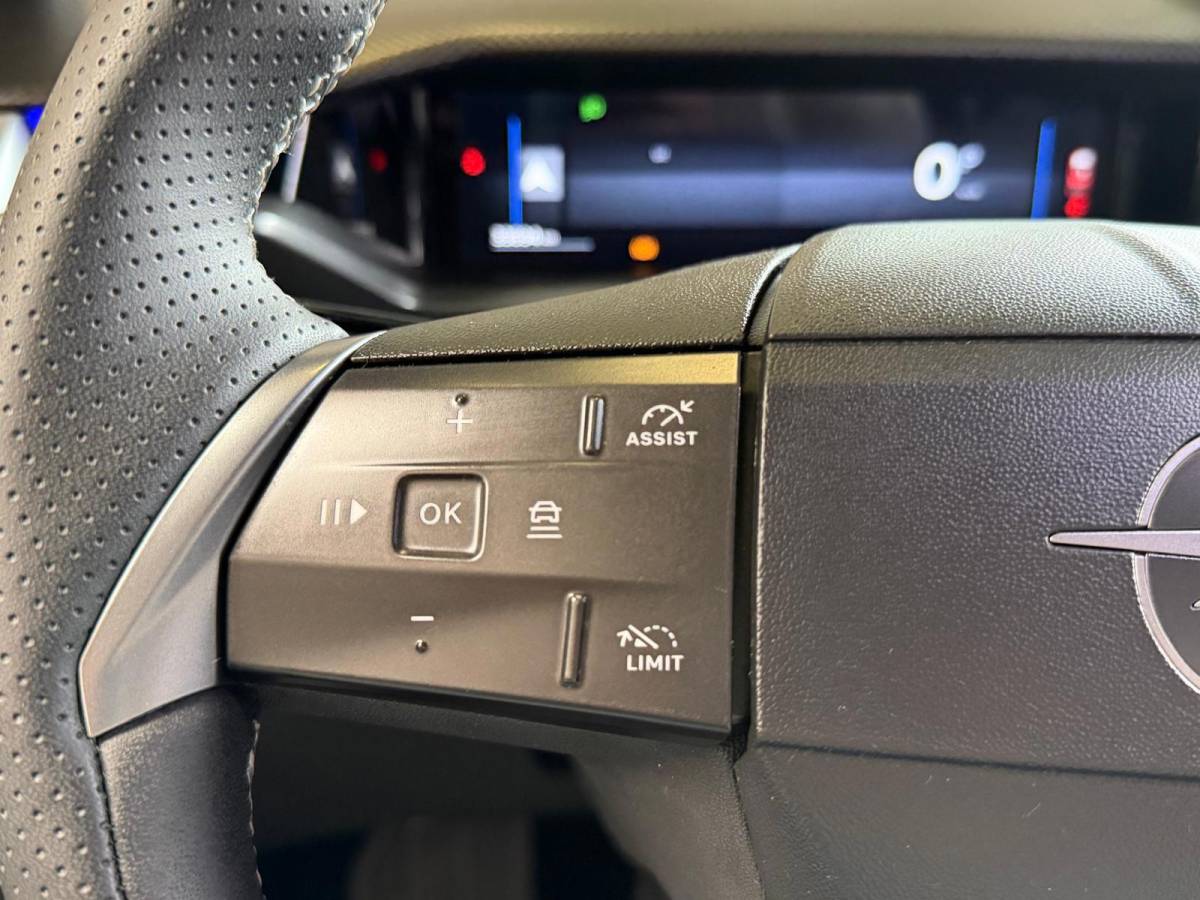 Opel Grandland Opel GRANDLAND 1.2 Turbo Hybrid GS, Panoramdak, Head up display, Camera, Stoel/Stuurverwarming