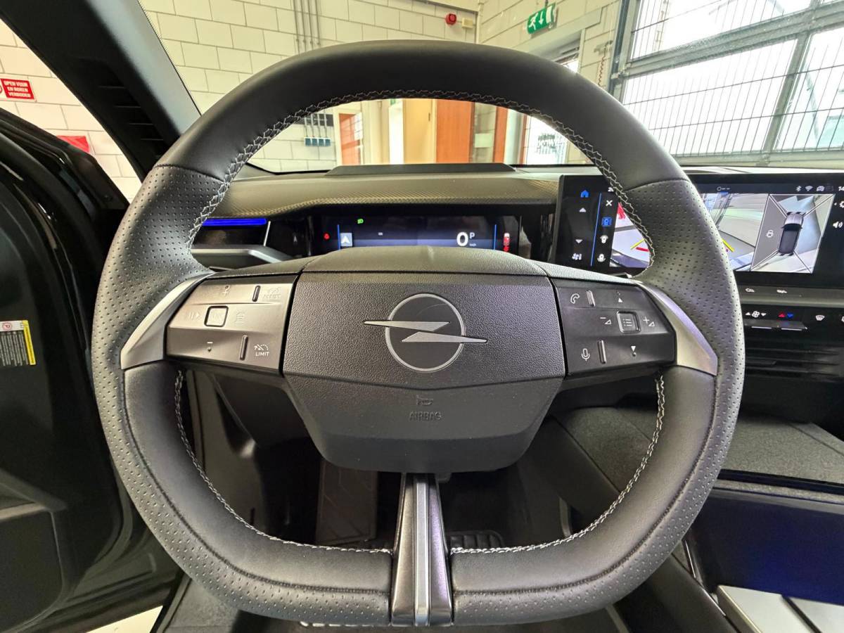 Opel Grandland Opel GRANDLAND 1.2 Turbo Hybrid GS, Panoramdak, Head up display, Camera, Stoel/Stuurverwarming