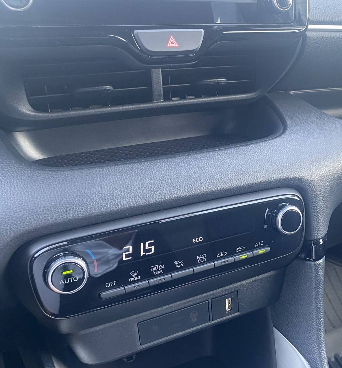 Toyota Yaris Toyota Yaris 1.5 Hybrid Dynamic/ Virtual CP/ DriveAssist/ CarPlay/ Fabrieksgarantie/ NAP/ Dealeronderhouden