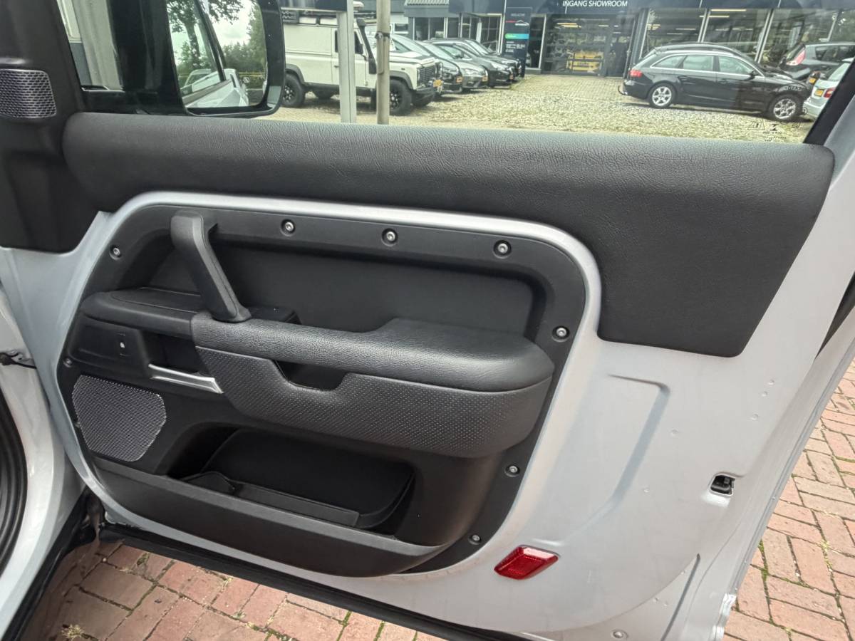 Land Rover Defender Land Rover Defender 3.0 D200 90 MHEV S Grijskenteken uit 2021 km 125.000