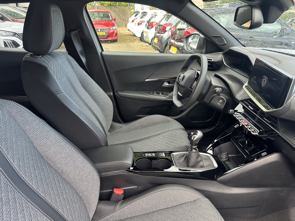 Peugeot 2008 Peugeot 2008 1.2 Allure 100 PK | PDC voor & achter | CarPlay |