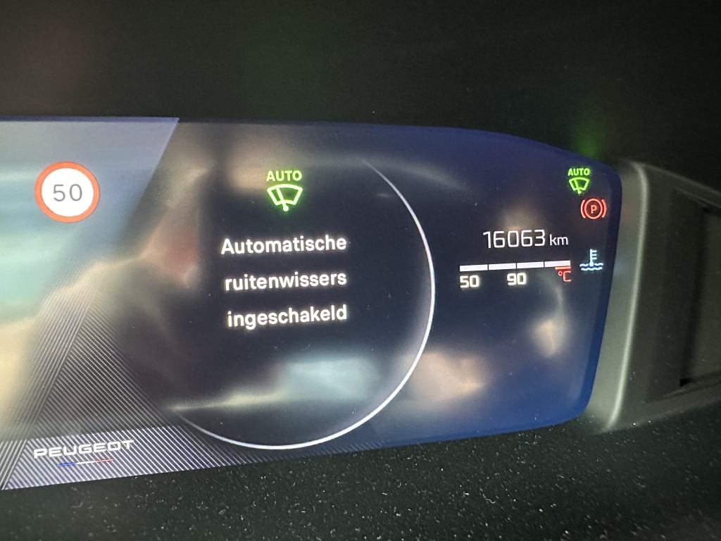 Peugeot 2008 Peugeot 2008 1.2 Allure 100 PK | PDC voor & achter | CarPlay |