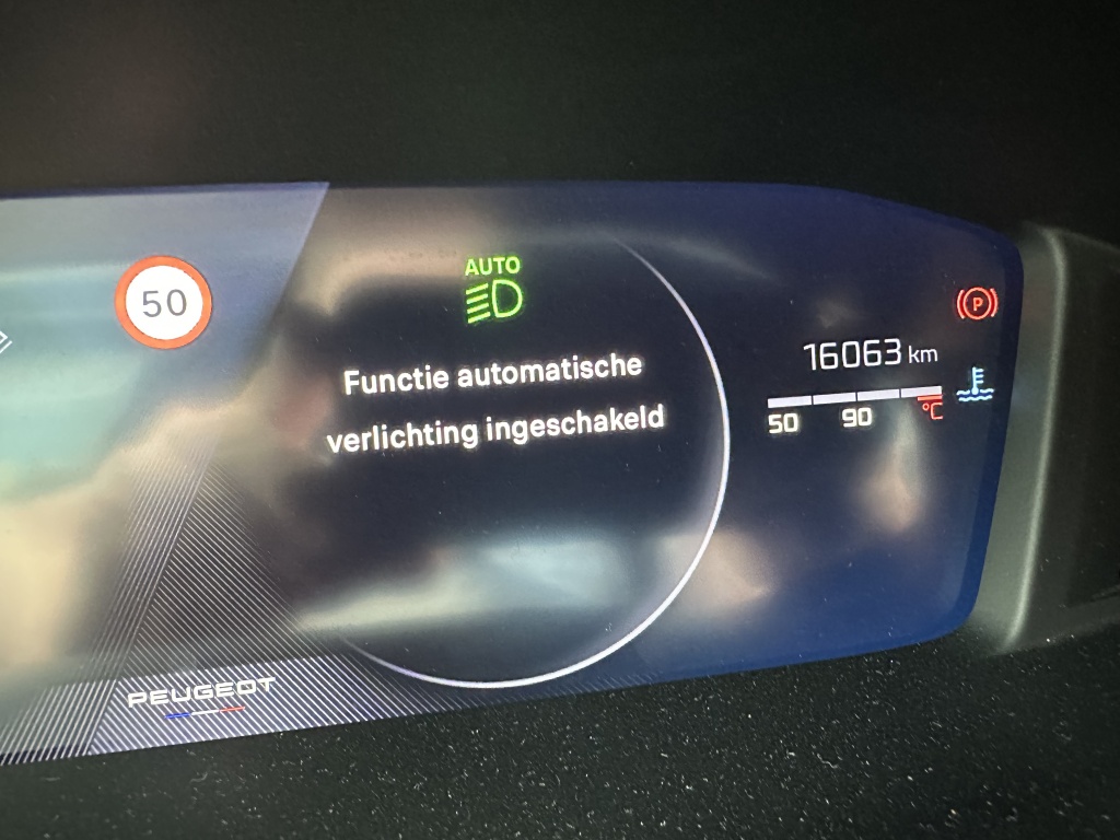 Peugeot 2008 Peugeot 2008 1.2 Allure 100 PK | PDC voor & achter | CarPlay |