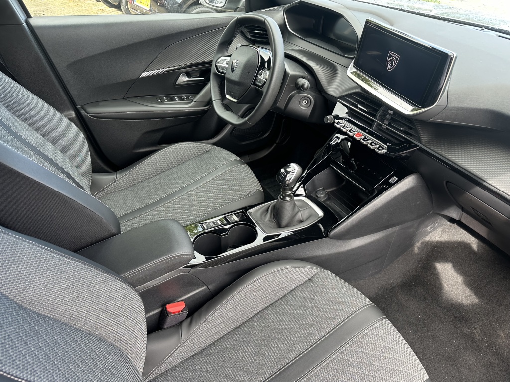 Peugeot 2008 Peugeot 2008 1.2 Allure 100 PK | PDC voor & achter | CarPlay |