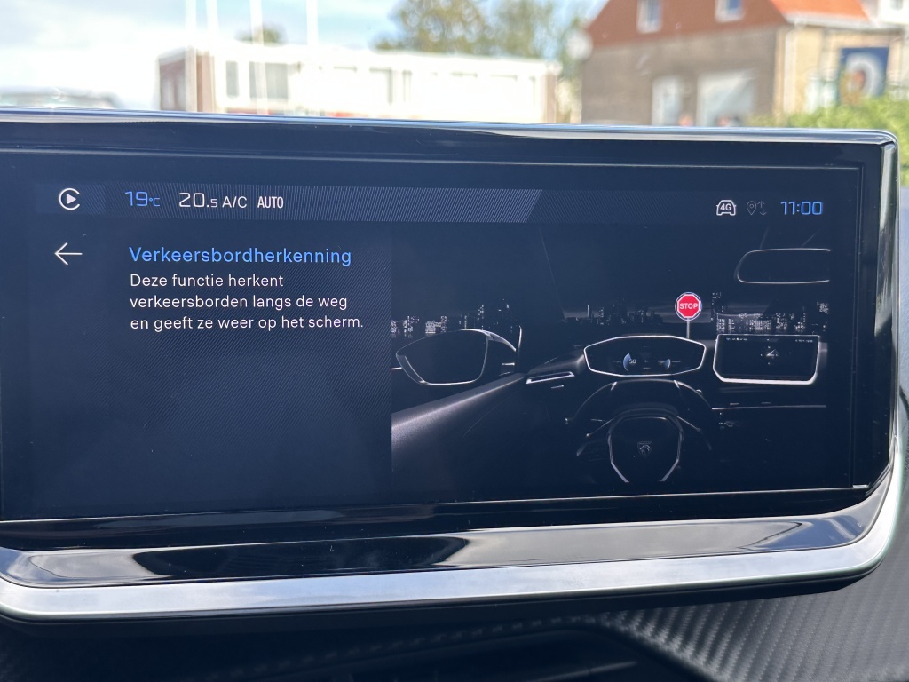 Peugeot 2008 Peugeot 2008 1.2 Allure 100 PK | PDC voor & achter | CarPlay |