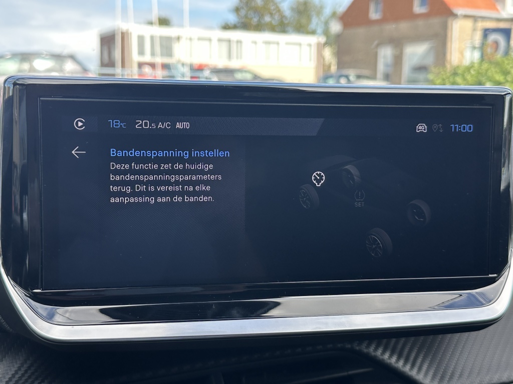 Peugeot 2008 Peugeot 2008 1.2 Allure 100 PK | PDC voor & achter | CarPlay |