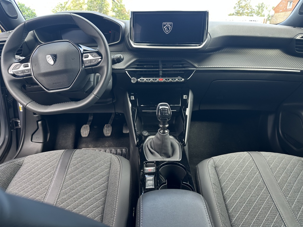 Peugeot 2008 Peugeot 2008 1.2 Allure 100 PK | PDC voor & achter | CarPlay |