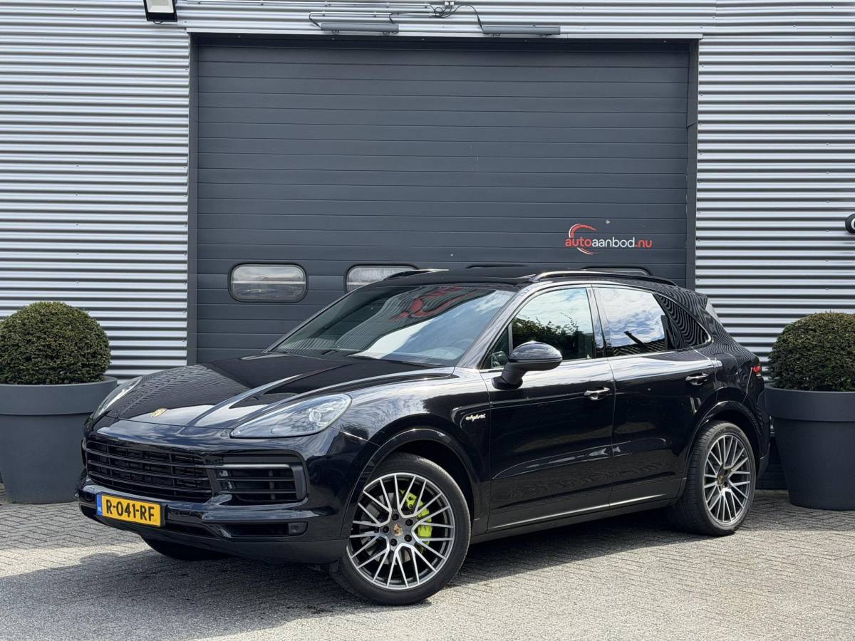 Porsche Cayenne Porsche Cayenne 3.0 E-Hybrid Sport Chrono | Panoramadak | Camera | Bose | Elektrische Trekhaak | Elektrische Achterklep |