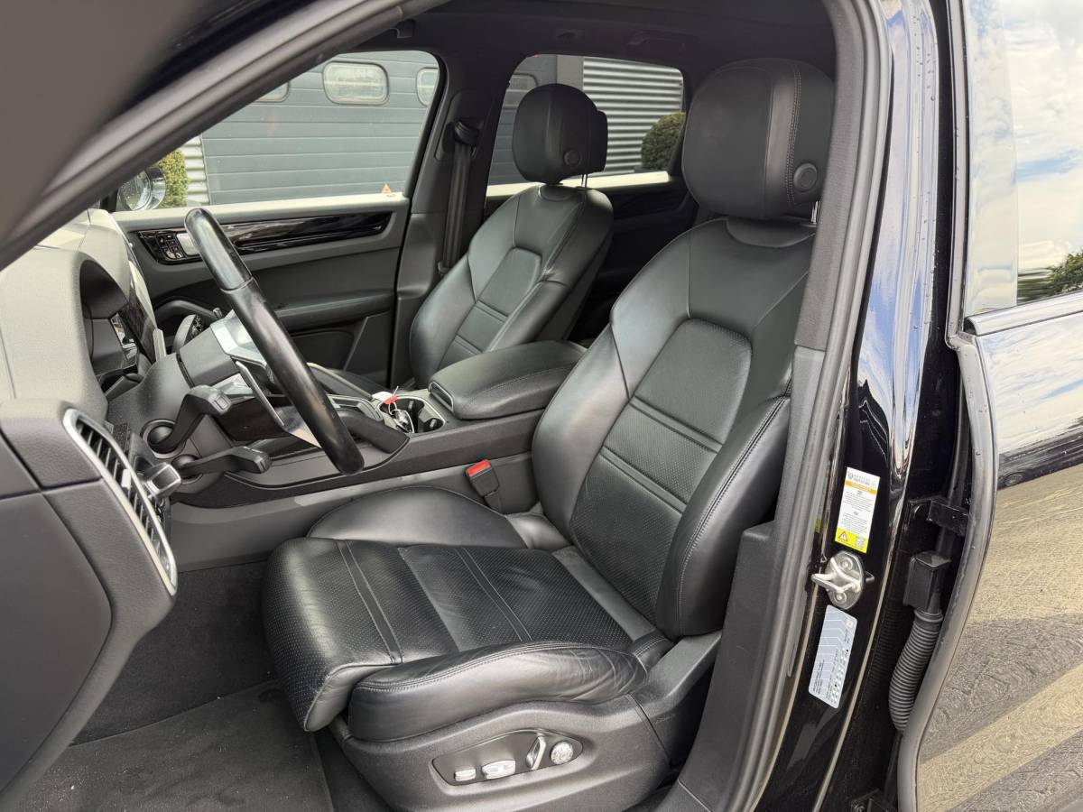 Porsche Cayenne Porsche Cayenne 3.0 E-Hybrid Sport Chrono | Panoramadak | Camera | Bose | Elektrische Trekhaak | Elektrische Achterklep |