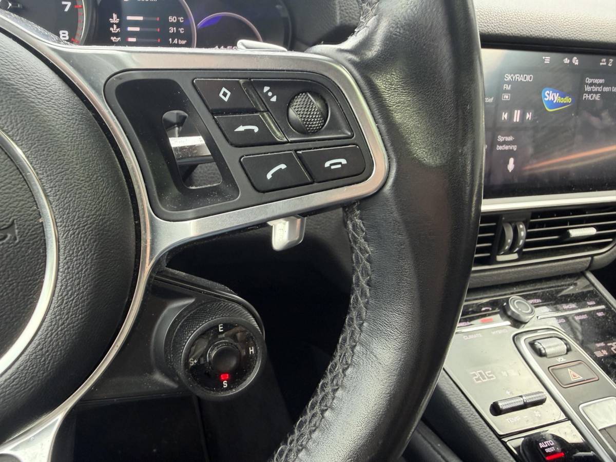 Porsche Cayenne Porsche Cayenne 3.0 E-Hybrid Sport Chrono | Panoramadak | Camera | Bose | Elektrische Trekhaak | Elektrische Achterklep |