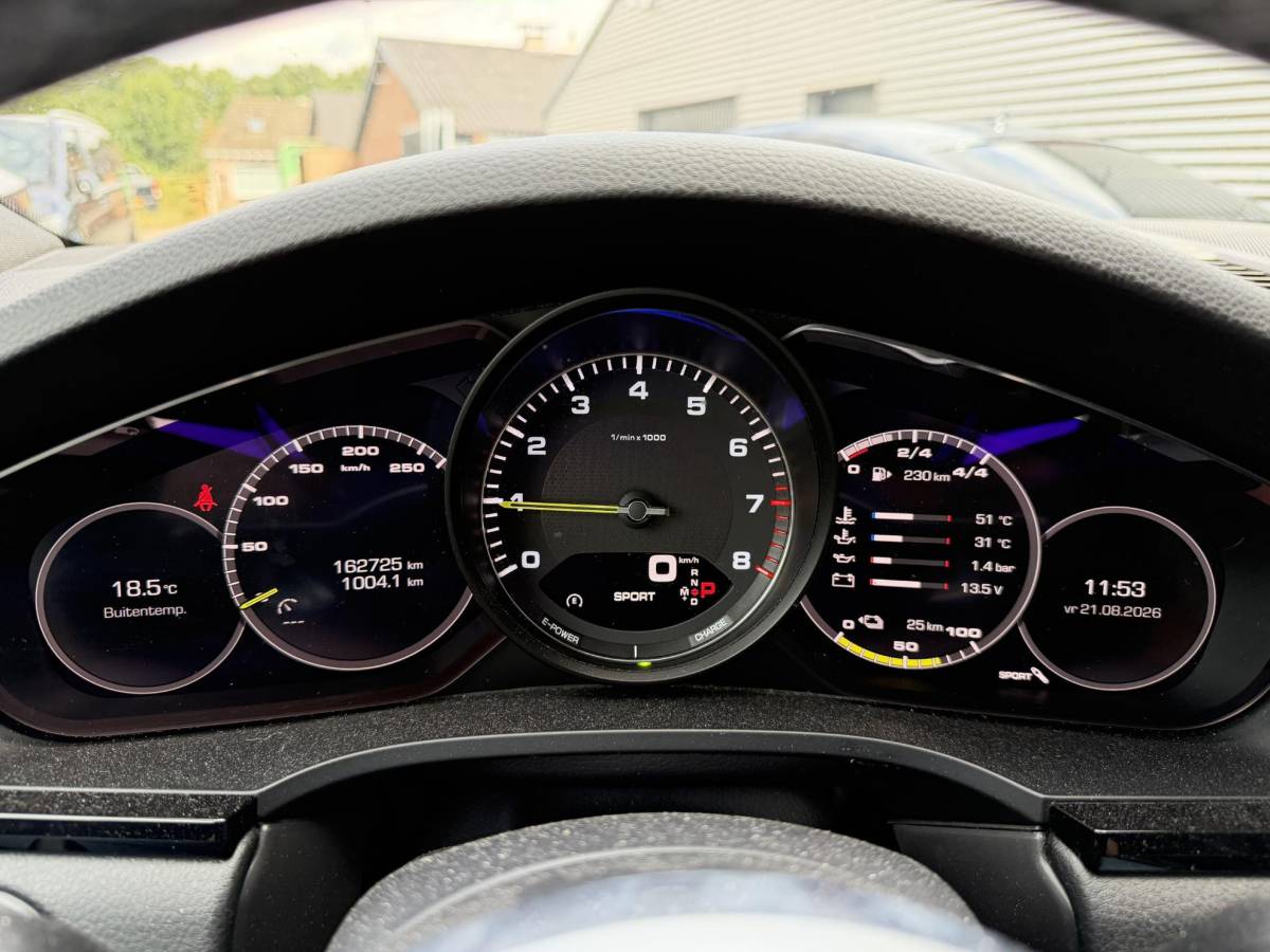 Porsche Cayenne Porsche Cayenne 3.0 E-Hybrid Sport Chrono | Panoramadak | Camera | Bose | Elektrische Trekhaak | Elektrische Achterklep |