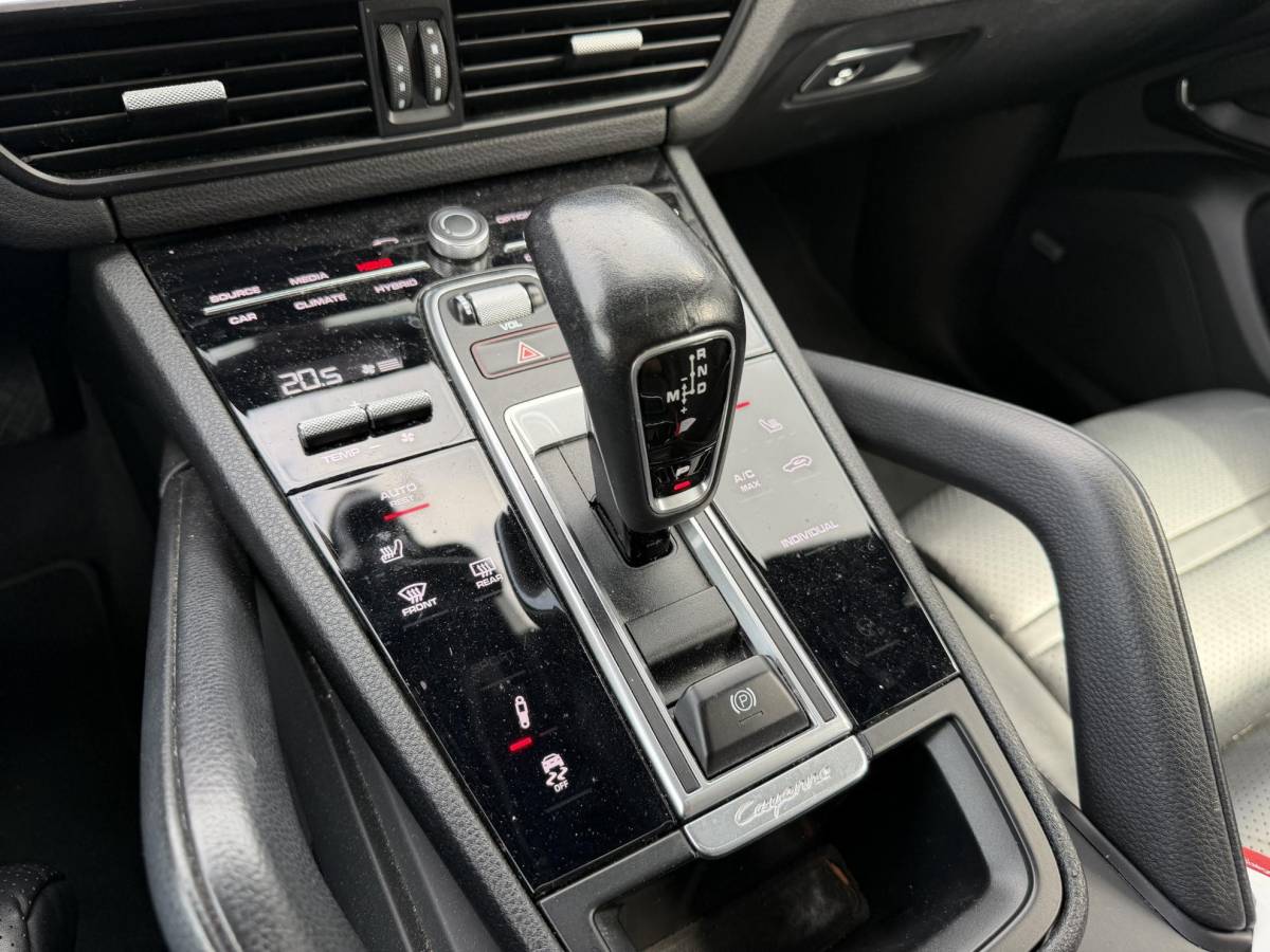 Porsche Cayenne Porsche Cayenne 3.0 E-Hybrid Sport Chrono | Panoramadak | Camera | Bose | Elektrische Trekhaak | Elektrische Achterklep |