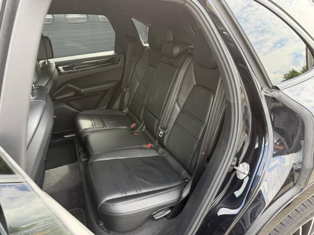 Porsche Cayenne Porsche Cayenne 3.0 E-Hybrid Sport Chrono | Panoramadak | Camera | Bose | Elektrische Trekhaak | Elektrische Achterklep |