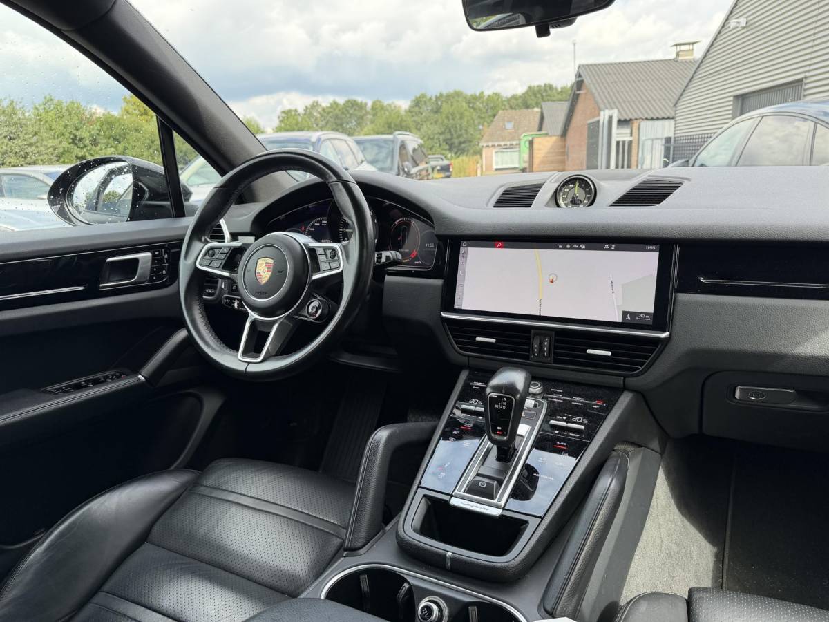Porsche Cayenne Porsche Cayenne 3.0 E-Hybrid Sport Chrono | Panoramadak | Camera | Bose | Elektrische Trekhaak | Elektrische Achterklep |