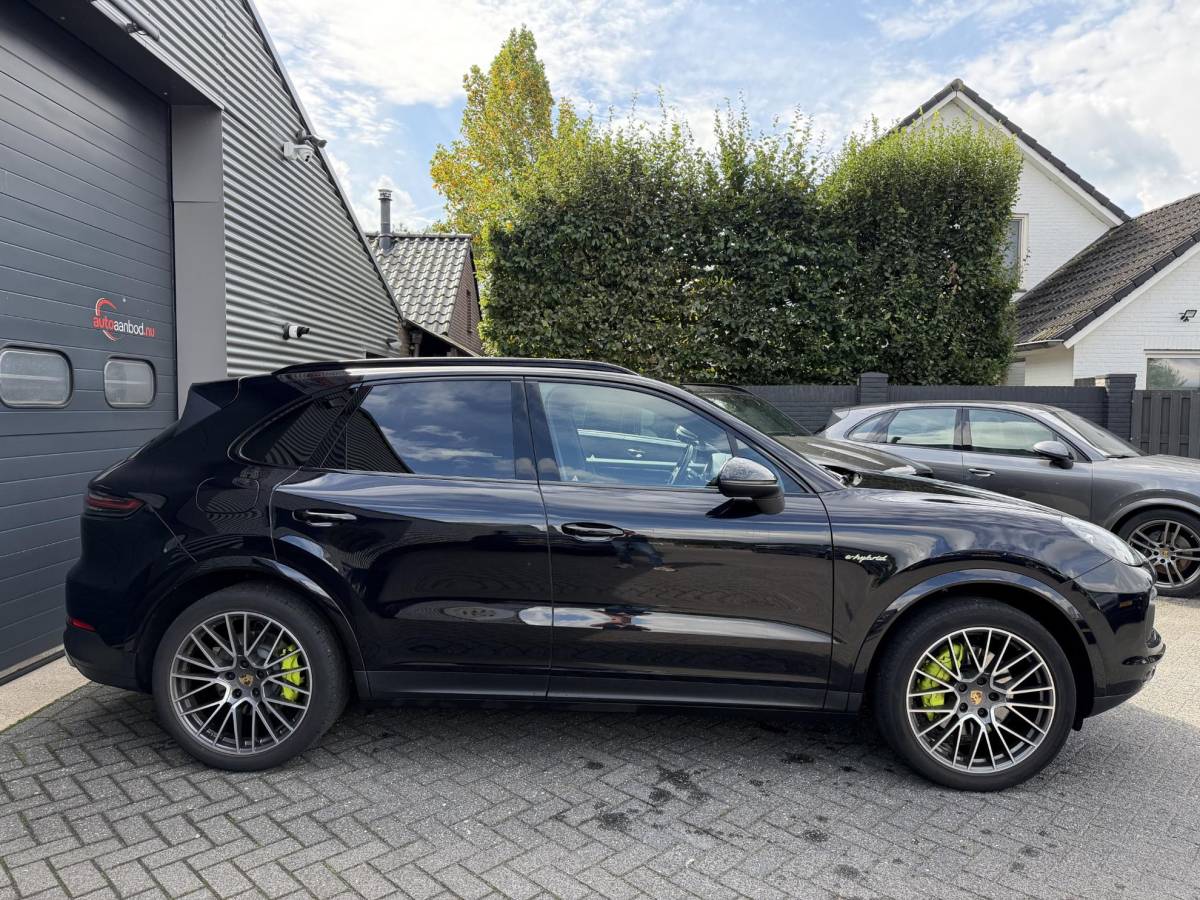 Porsche Cayenne Porsche Cayenne 3.0 E-Hybrid Sport Chrono | Panoramadak | Camera | Bose | Elektrische Trekhaak | Elektrische Achterklep |