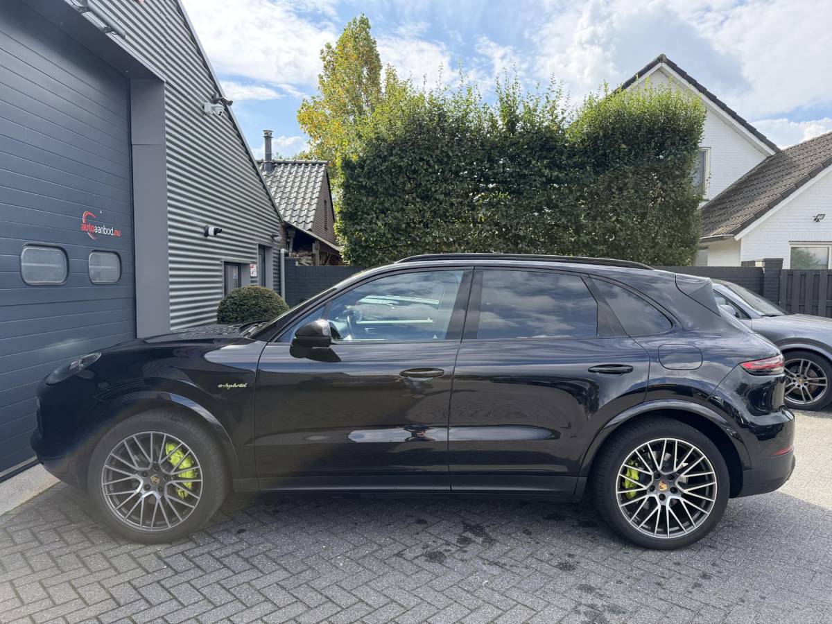 Porsche Cayenne Porsche Cayenne 3.0 E-Hybrid Sport Chrono | Panoramadak | Camera | Bose | Elektrische Trekhaak | Elektrische Achterklep |
