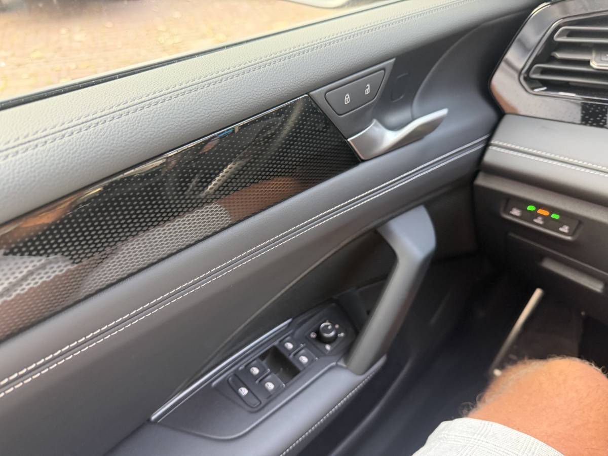 Volkswagen Tiguan Volkswagen Tiguan 1.5 eTSI Life Edition 7-traps automaat 360 camera trekhaak Edition 150pk 20Inch 2025 km 31.000