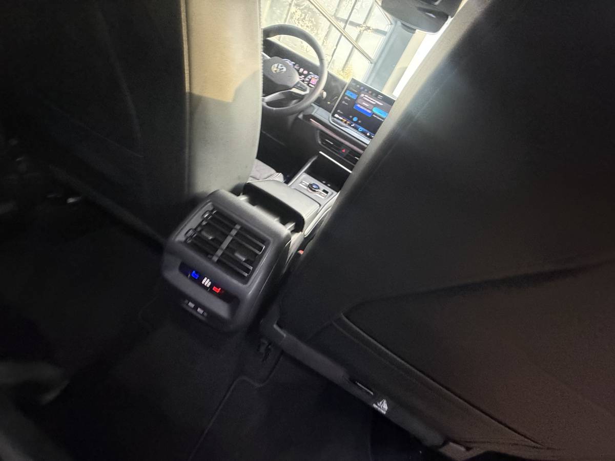 Volkswagen Tiguan Volkswagen Tiguan 1.5 eTSI Life Edition 7-traps automaat 360 camera trekhaak Edition 150pk 20Inch 2025 km 31.000