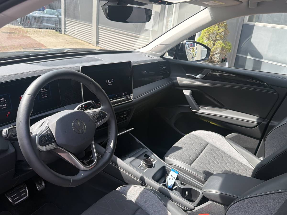 Volkswagen Tiguan Volkswagen Tiguan 1.5 eTSI 18inch 7-traps automaat 360 camera trekhaak Edition 150pk 2025 km 31.000