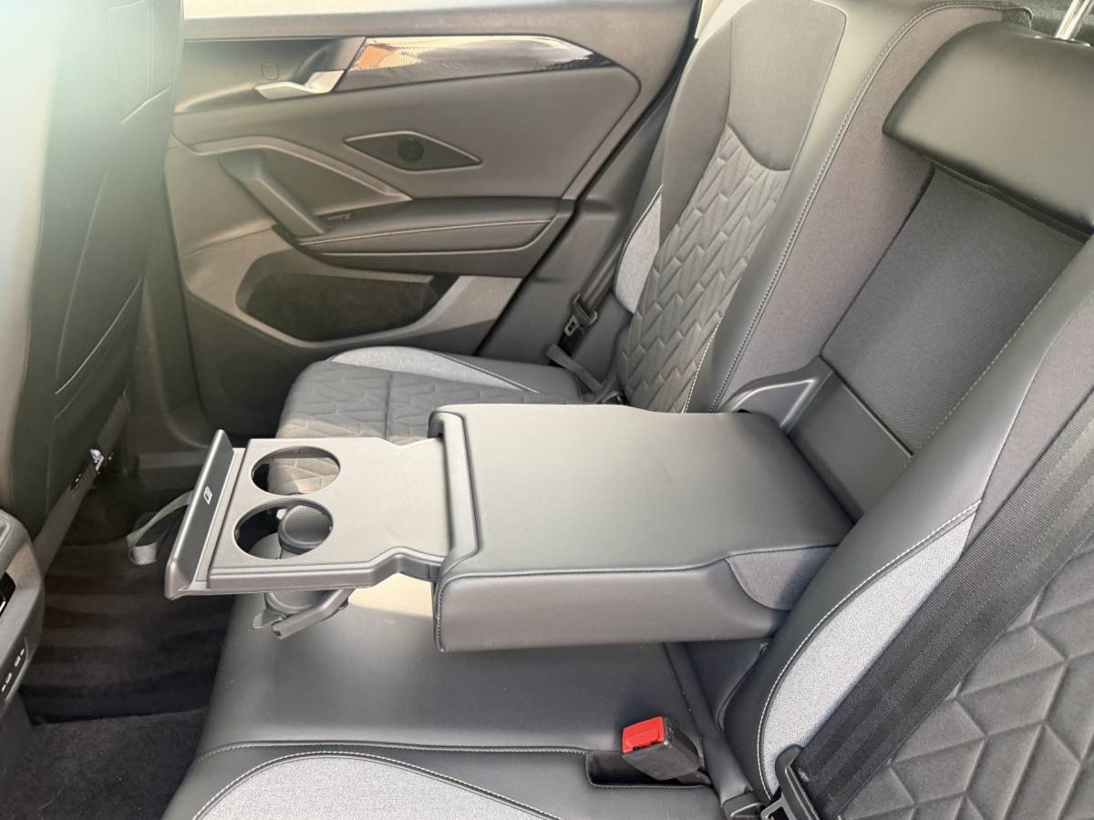 Volkswagen Tiguan Volkswagen Tiguan 1.5 eTSI Life Edition 7-traps automaat 360 camera trekhaak Edition 150pk 20Inch 2025 km 31.000