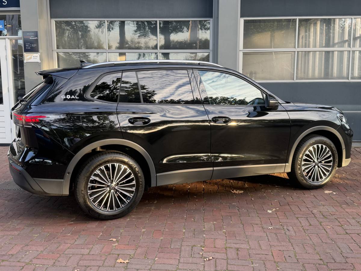 Volkswagen Tiguan Volkswagen Tiguan 1.5 eTSI 18inch 7-traps automaat 360 camera trekhaak Edition 150pk 2025 km 31.000