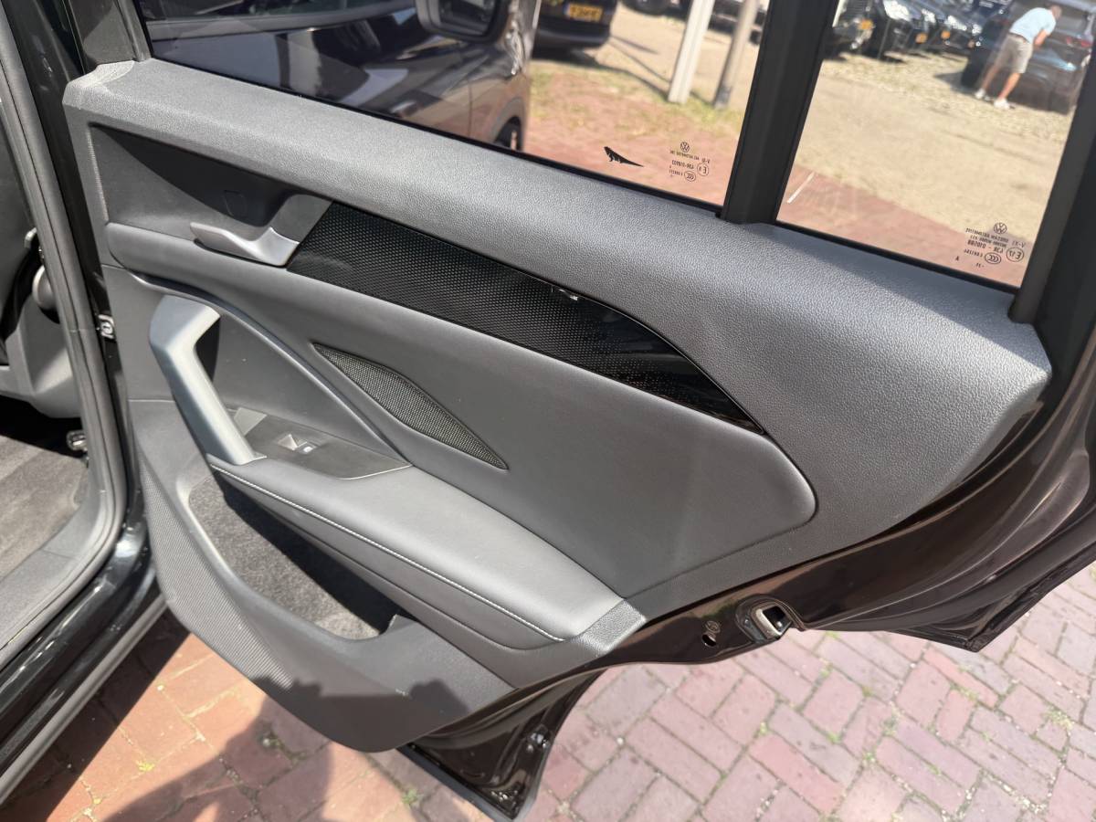 Volkswagen Tiguan Volkswagen Tiguan 1.5 eTSI Life Edition 7-traps automaat 360 camera trekhaak Edition 150pk 20Inch 2025 km 31.000