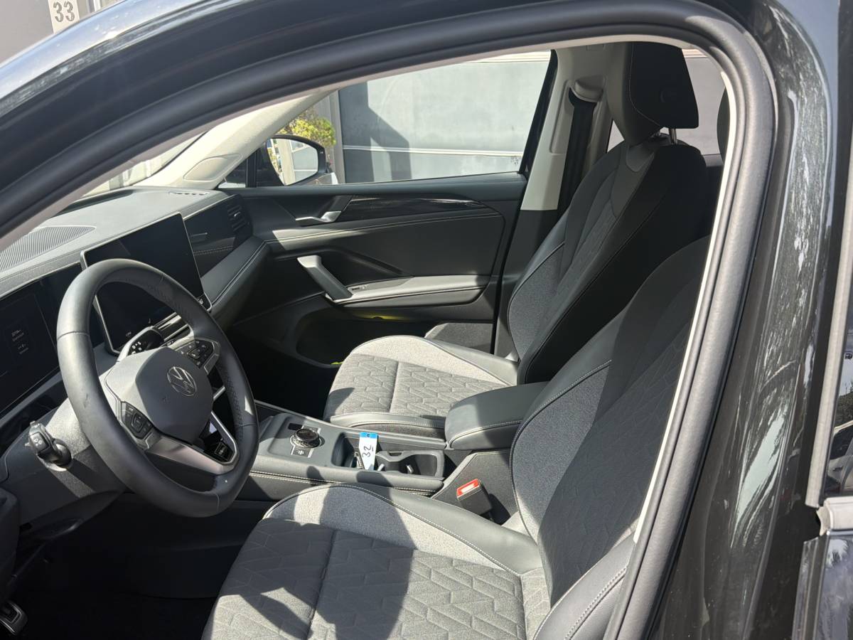 Volkswagen Tiguan Volkswagen Tiguan 1.5 eTSI 18inch 7-traps automaat 360 camera trekhaak Edition 150pk 2025 km 31.000