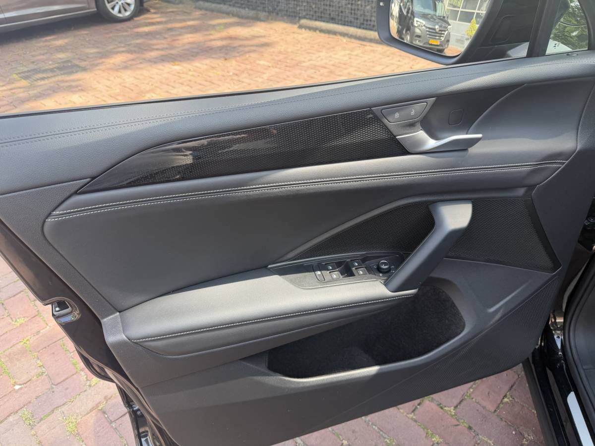 Volkswagen Tiguan Volkswagen Tiguan 1.5 eTSI Life Edition 7-traps automaat 360 camera trekhaak Edition 150pk 20Inch 2025 km 31.000