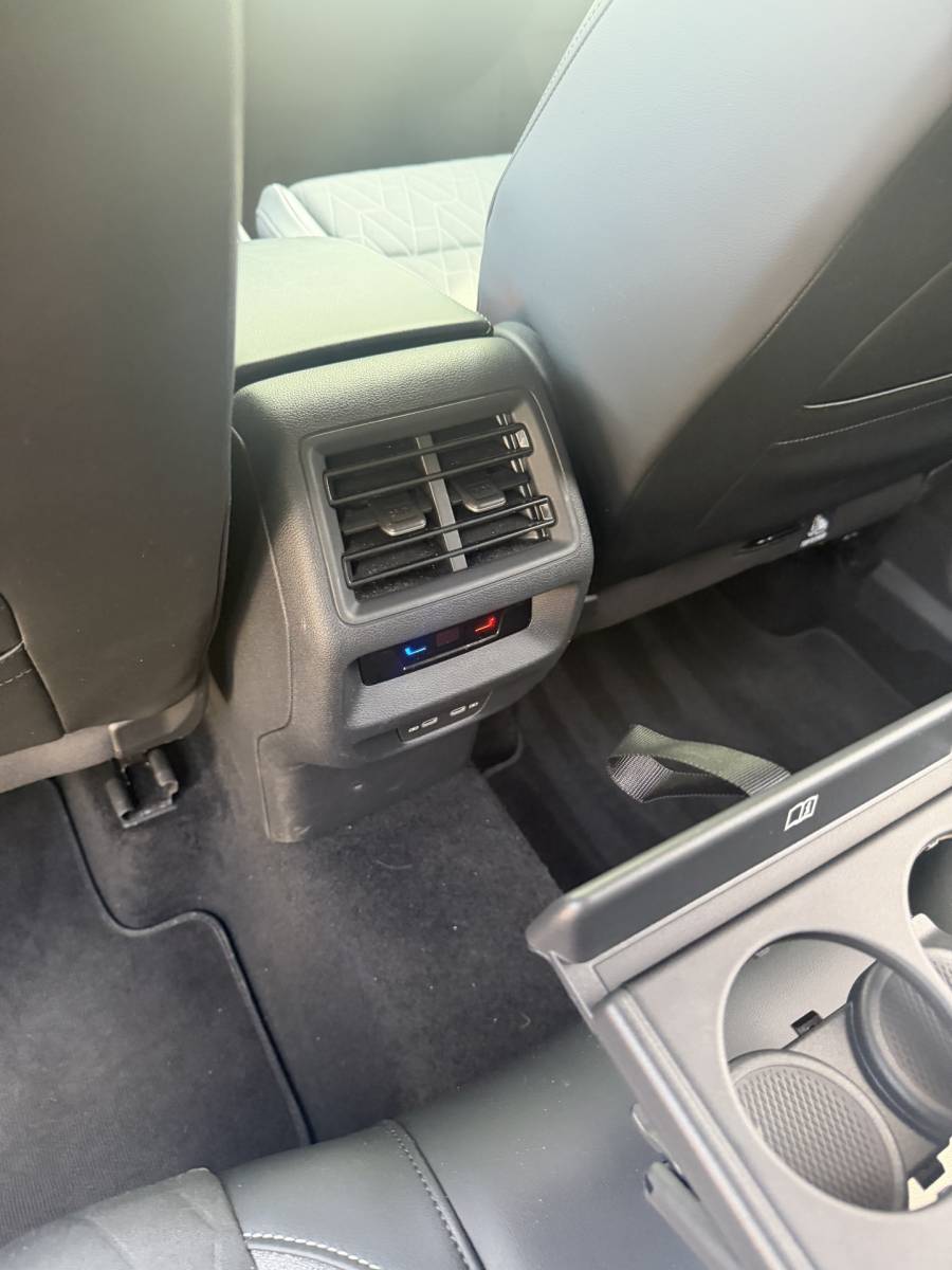 Volkswagen Tiguan Volkswagen Tiguan 1.5 eTSI 18inch 7-traps automaat 360 camera trekhaak Edition 150pk 2025 km 31.000