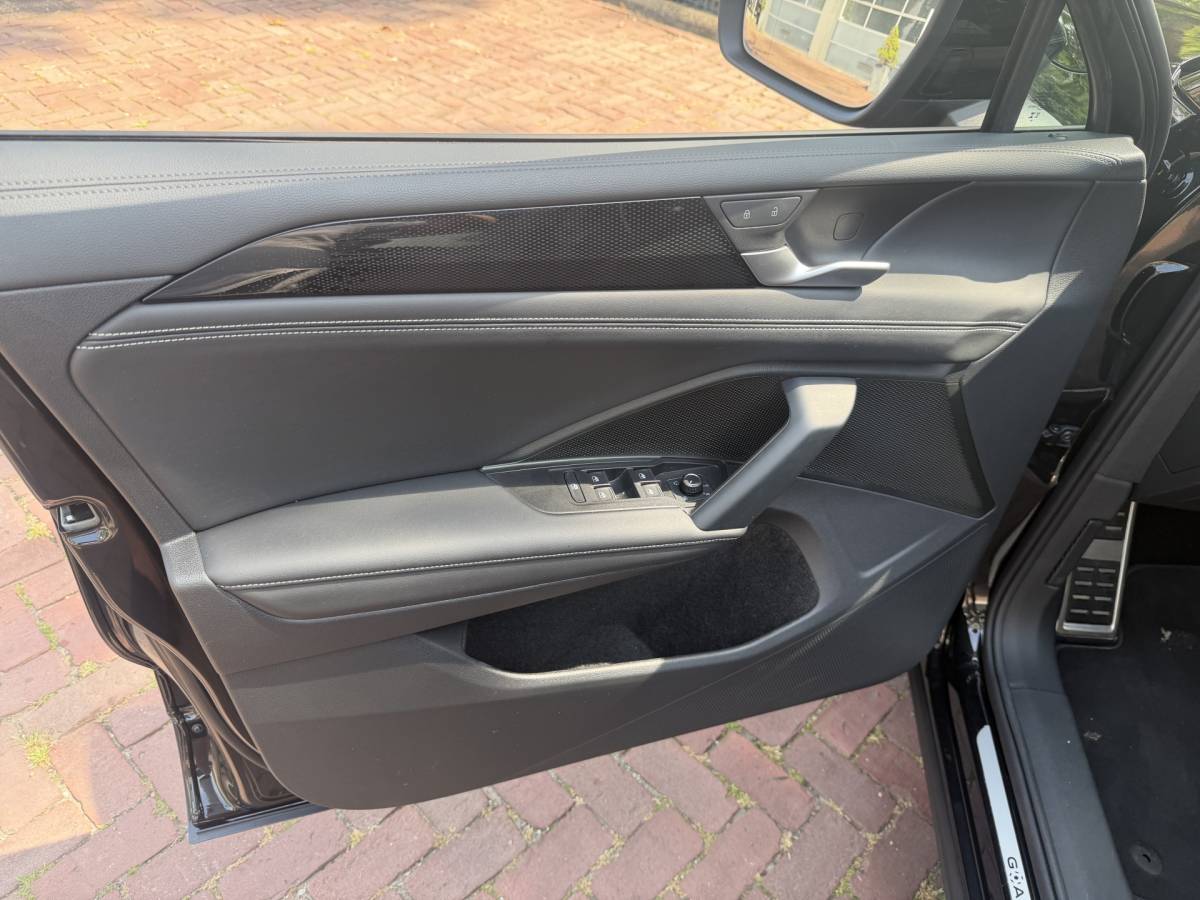Volkswagen Tiguan Volkswagen Tiguan 1.5 eTSI 18inch 7-traps automaat 360 camera trekhaak Edition 150pk 2025 km 31.000