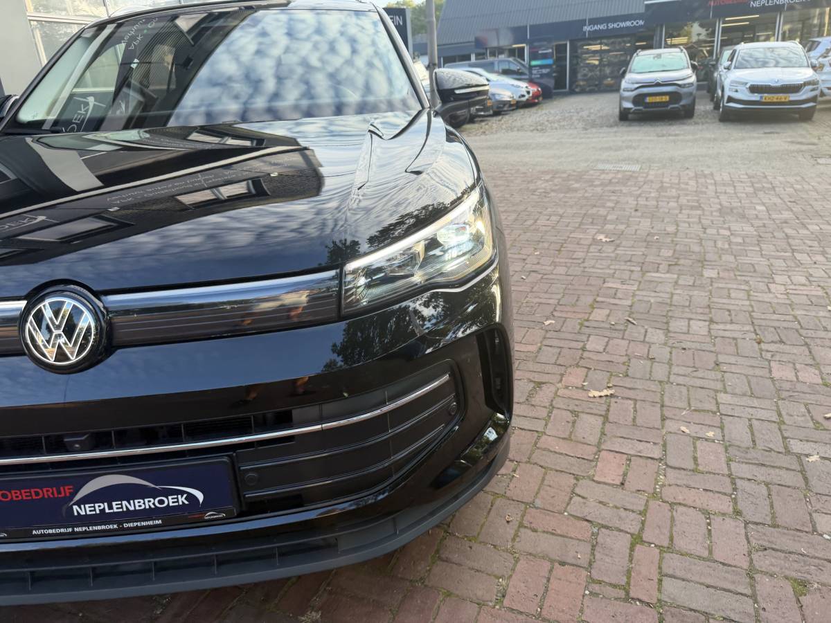 Volkswagen Tiguan Volkswagen Tiguan 1.5 eTSI 18inch 7-traps automaat 360 camera trekhaak Edition 150pk 2025 km 31.000