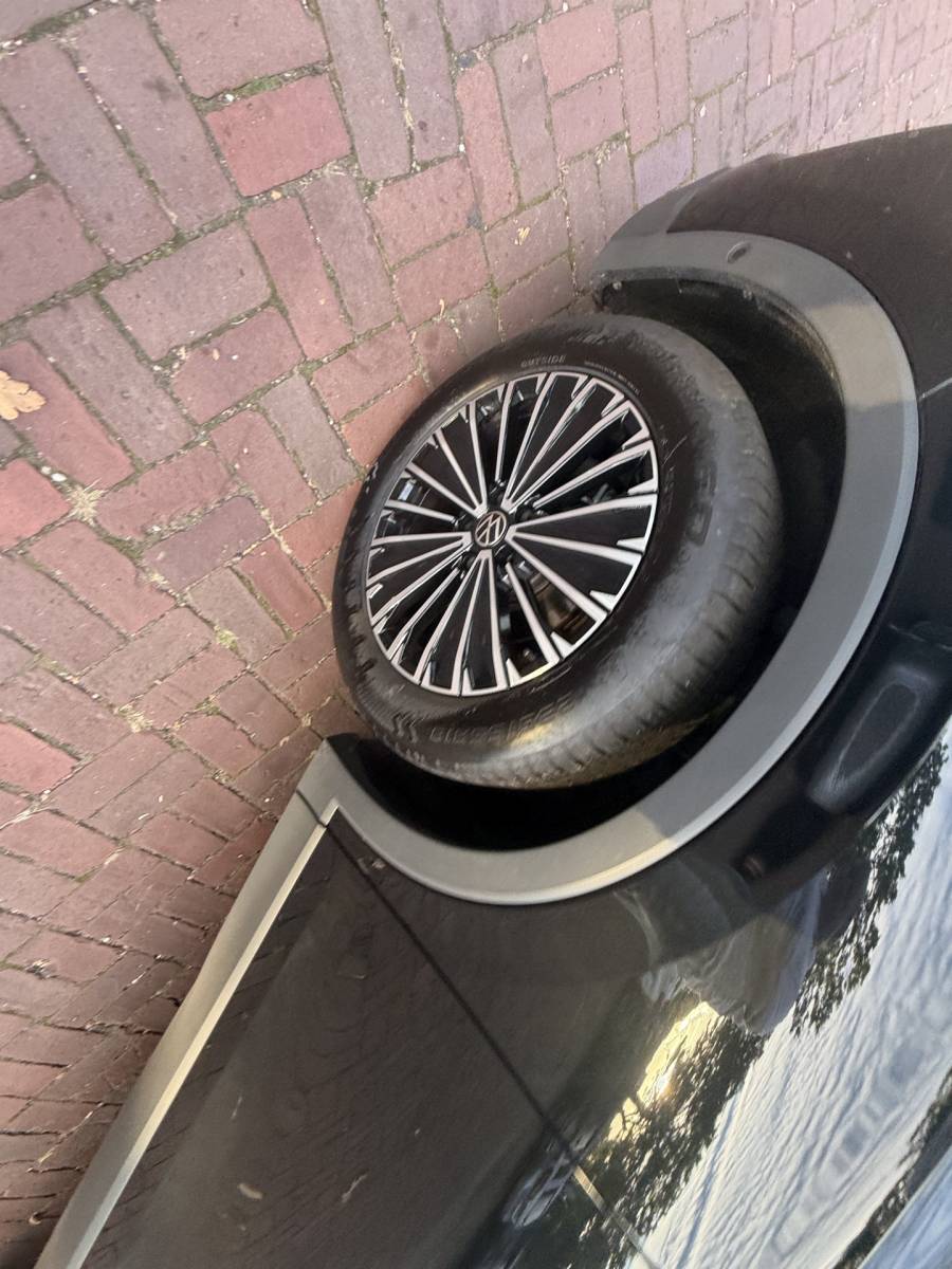 Volkswagen Tiguan Volkswagen Tiguan 1.5 eTSI 18inch 7-traps automaat 360 camera trekhaak Edition 150pk 2025 km 31.000