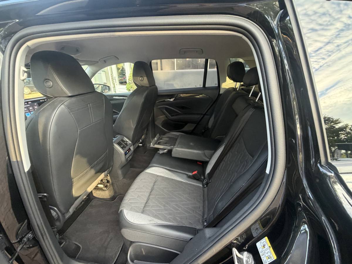 Volkswagen Tiguan Volkswagen Tiguan 1.5 eTSI 18inch 7-traps automaat 360 camera trekhaak Edition 150pk 2025 km 31.000