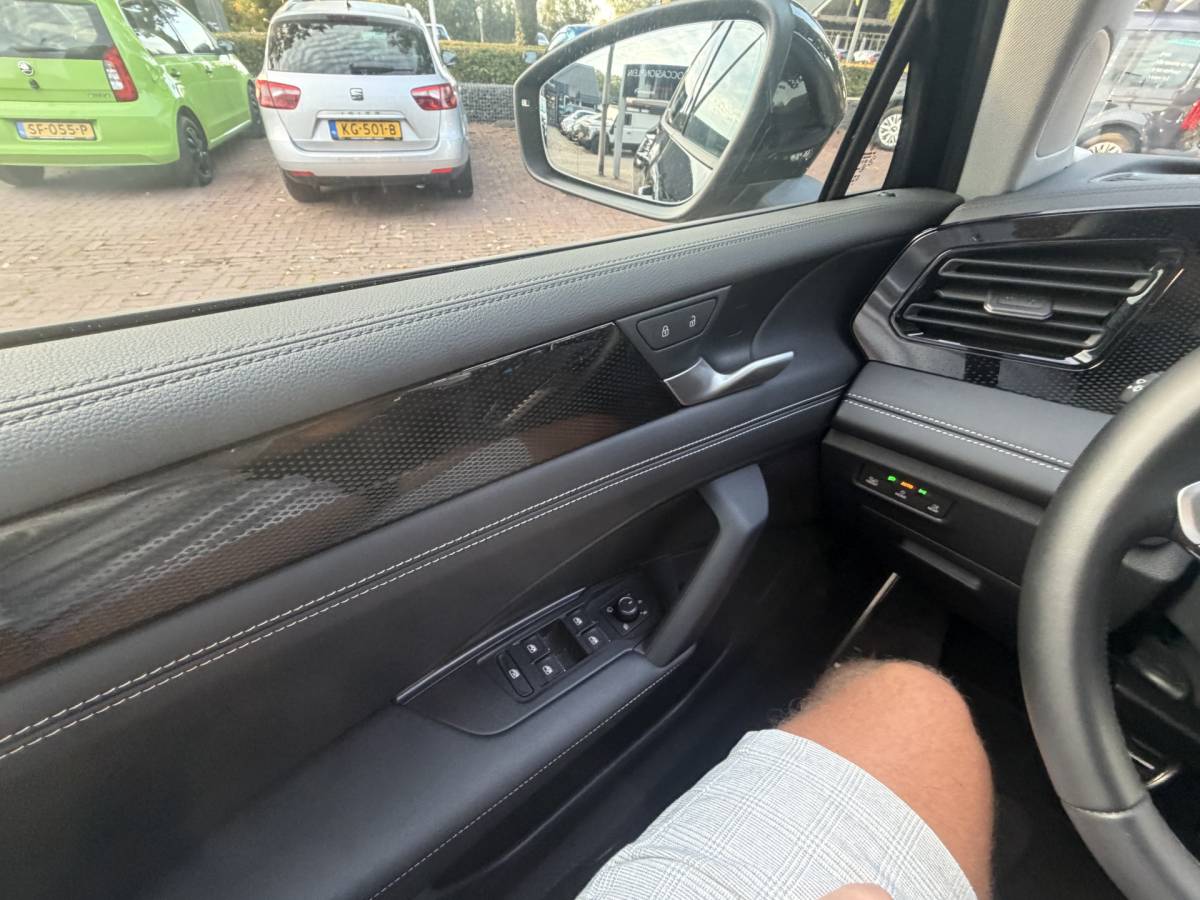 Volkswagen Tiguan Volkswagen Tiguan 1.5 eTSI Life Edition 7-traps automaat 360 camera trekhaak Edition 150pk 20Inch 2025 km 31.000