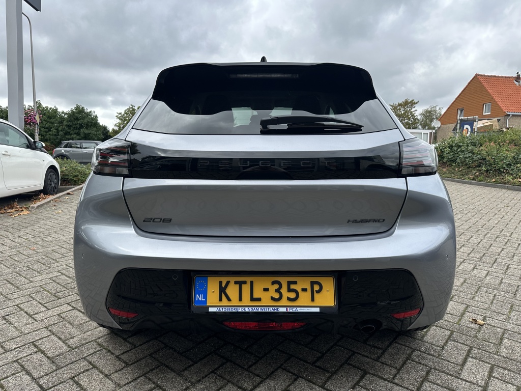Peugeot 208 Peugeot 208 1.2 Hybid 110 Allure | Sensoren voor & achter | CarPlay & Android Auto |
