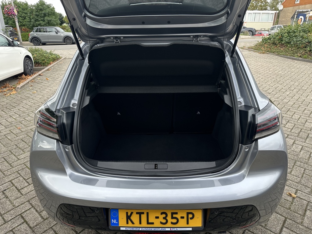 Peugeot 208 Peugeot 208 1.2 Hybid 110 Allure | Sensoren voor & achter | CarPlay & Android Auto |