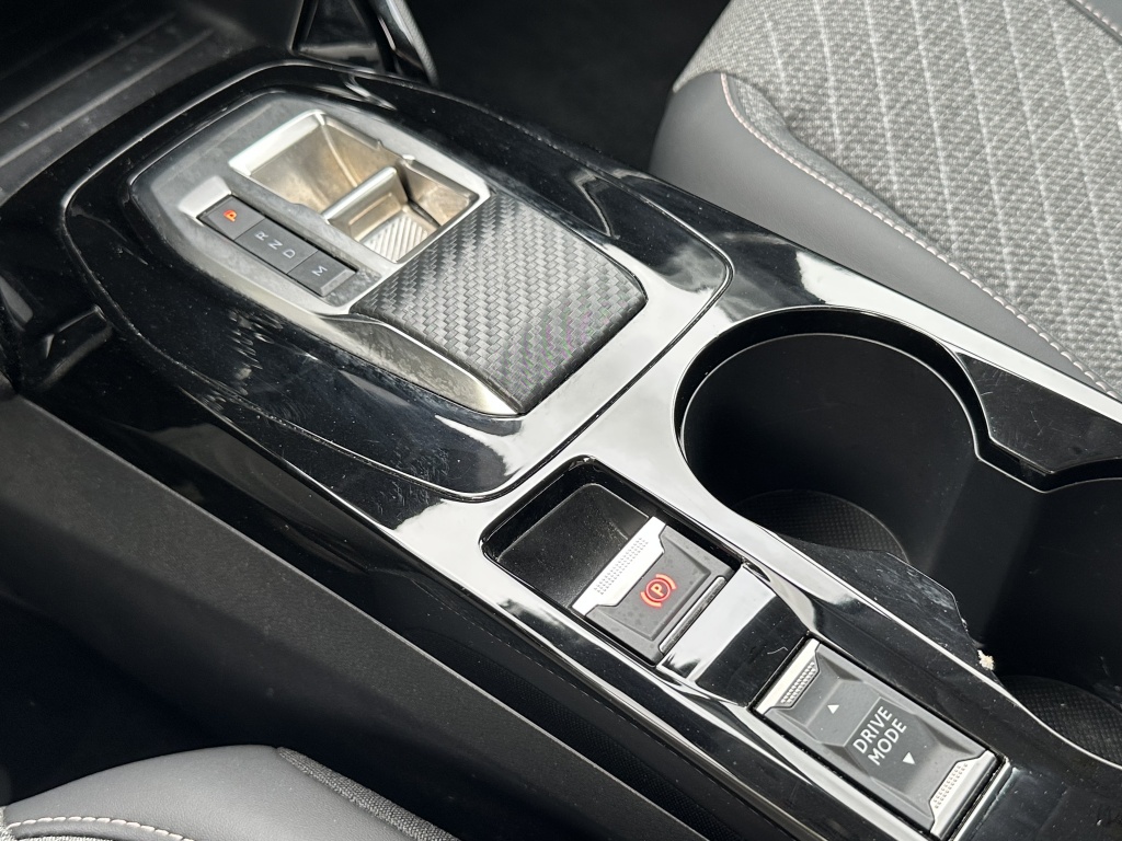 Peugeot 208 Peugeot 208 1.2 Hybid 110 Allure | Sensoren voor & achter | CarPlay & Android Auto |