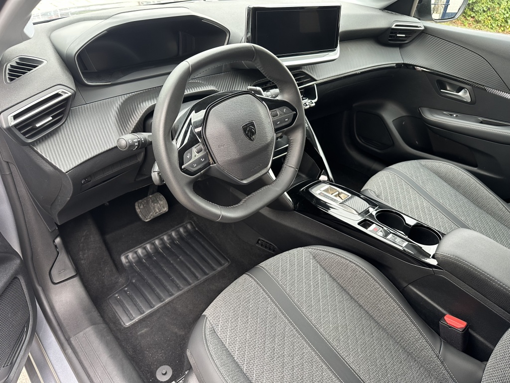 Peugeot 208 Peugeot 208 1.2 Hybid 110 Allure | Sensoren voor & achter | CarPlay & Android Auto |