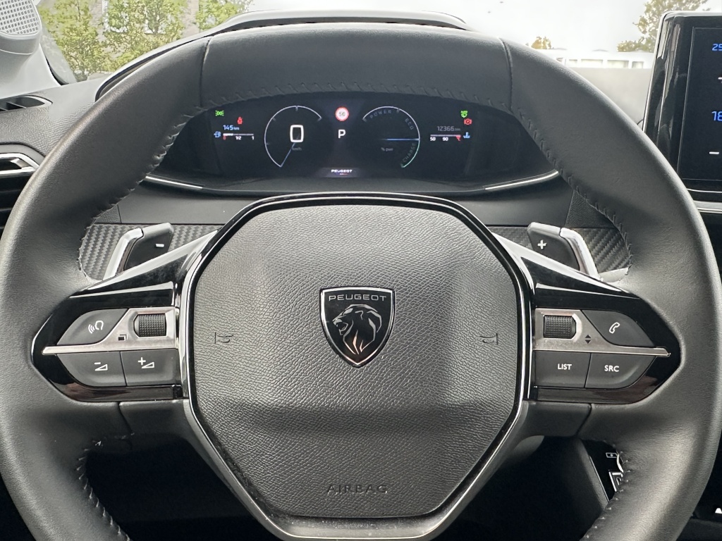 Peugeot 208 Peugeot 208 1.2 Hybid 110 Allure | Sensoren voor & achter | CarPlay & Android Auto |