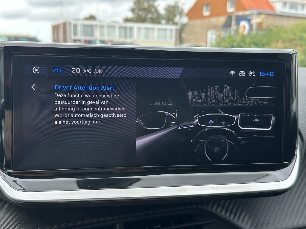 Peugeot 208 Peugeot 208 1.2 Hybid 110 Allure | Sensoren voor & achter | CarPlay & Android Auto |