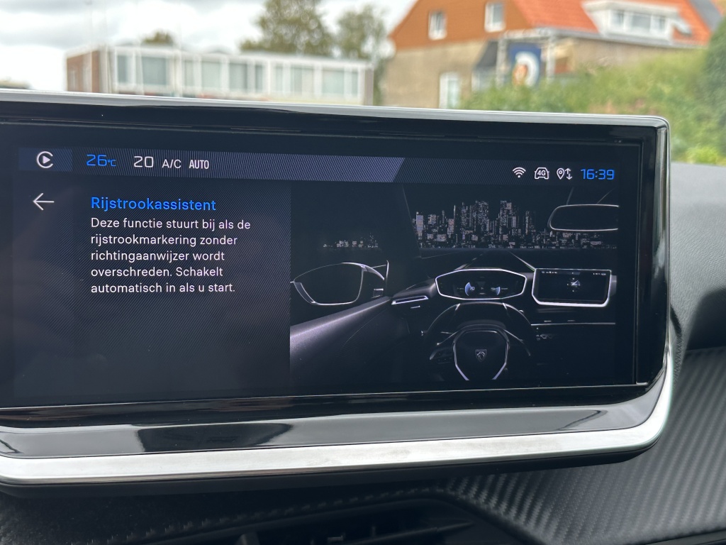 Peugeot 208 Peugeot 208 1.2 Hybid 110 Allure | Sensoren voor & achter | CarPlay & Android Auto |