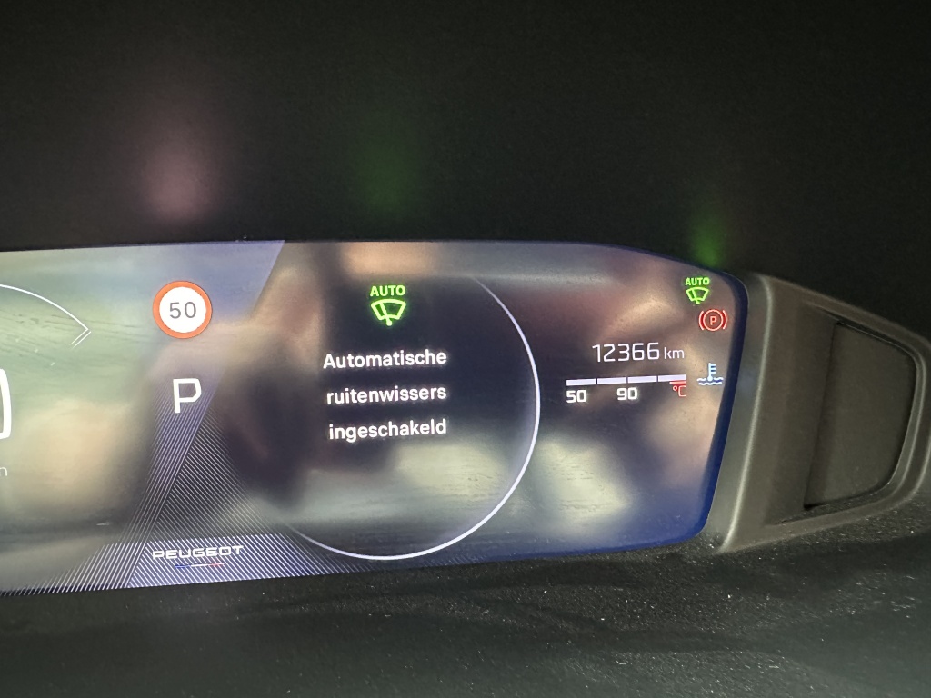 Peugeot 208 Peugeot 208 1.2 Hybid 110 Allure | Sensoren voor & achter | CarPlay & Android Auto |