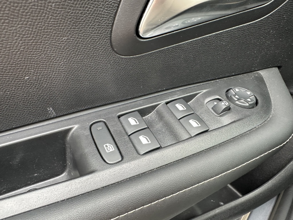 Peugeot 208 Peugeot 208 1.2 Hybid 110 Allure | Sensoren voor & achter | CarPlay & Android Auto |